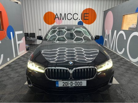 2020 BMW 5 Series €32950 2020 BMW 530E LUXURY EDITION JOY+ 2.0 AUTOMATIC / CRUISE CONTROL / 360° PARKING CAMERA / ELECTRIC MEMORY & HEATED SEATS / HEATED REAR SEATS / AMBIENT LIGHTS €32,950 thumbnail