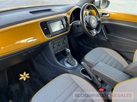 2016 Volkswagen Beetle DUNE EDITION , AUTO // PRISTINE €15,950 thumbnail