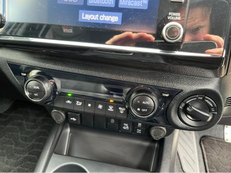 2024 Toyota Hilux - thumbnail 17