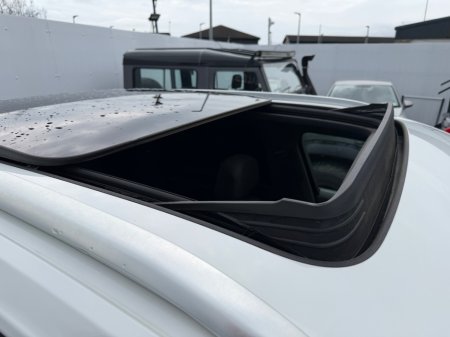 2021 Volkswagen Touareg - thumbnail 16