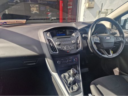 2015 Ford Focus - thumbnail 29