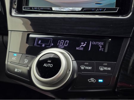 2014 Toyota Prius Alpha (7 Seater) - SELF CHARGING HYBRID -ALLOYS - REVERSE CAMERA - SIMI DEALER - LOW ROAD TAX BAND €14,450 thumbnail