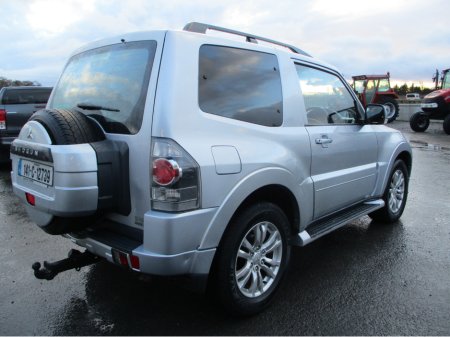 2014 Mitsubishi Pajero 3.2 DID SWB COMM 4WORK SG2 197BHP €20,995 thumbnail