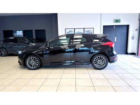 2017 Ford Focus - thumbnail 22