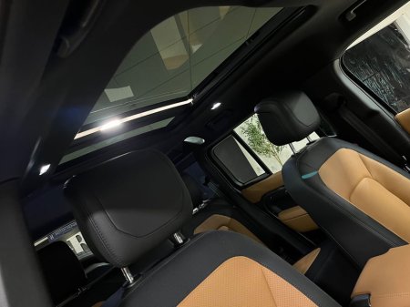 2023 Land Rover Defender - thumbnail 29