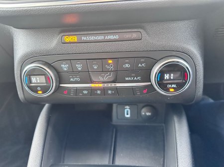 2020 Ford Focus - thumbnail 15