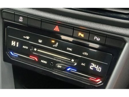 2024 Volkswagen T-Roc LIFE 2.0 TDI 116HP *APP CONNECT, ADAPTIVCE CRUISE CONTRO, BLUETOOTH* €31,495 thumbnail