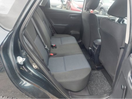 2014 Toyota Auris - thumbnail 3