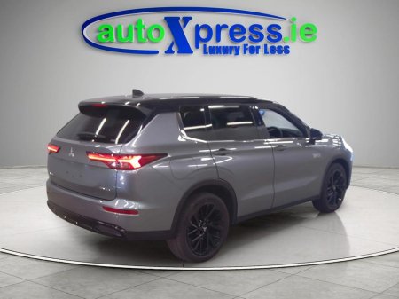 2023 Mitsubishi Outlander PHEV 4WD BLACK EDITION, Low mileage, reversing camera thumbnail