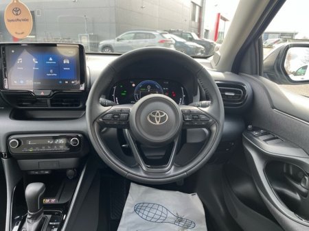 2025 Toyota Yaris - thumbnail 9