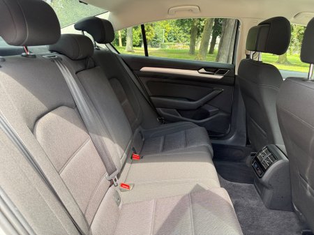 2016 Volkswagen Passat - thumbnail 18