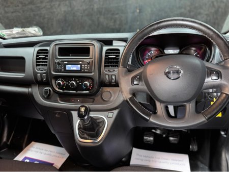 2021 Nissan NV300 - thumbnail 8