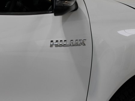 2024 Toyota Hilux 2.8 SR5 Double CAB 4DR €48,999 thumbnail