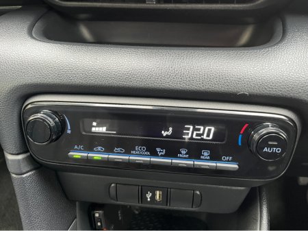 2021 Toyota Yaris - thumbnail 16