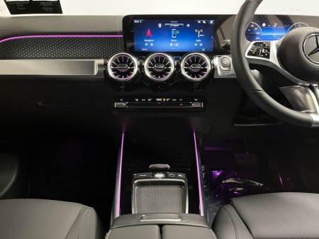 2026 Mercedes-Benz GLB 200d Progressive - 18 Inch Alloys - Reversing Camera - Ambient Lighting - Sat Nav - Climate Control - Heated Seats - Keyless Start - Apple CarPlay/Android Auto €73,298 thumbnail