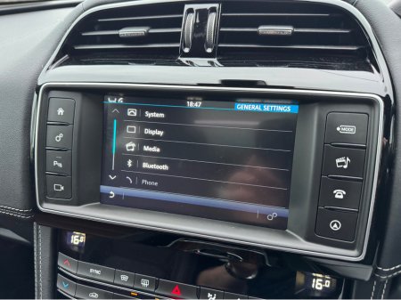 2016 Jaguar F-Pace - thumbnail 25