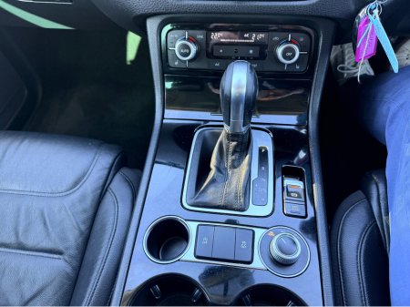 2015 Volkswagen Touareg - thumbnail 18