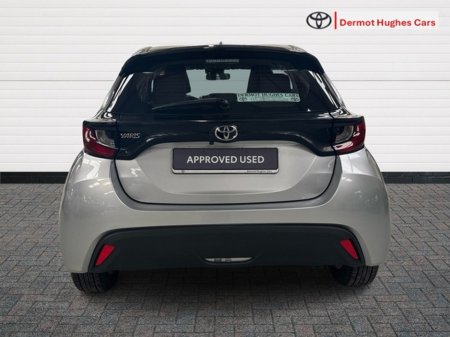2024 Toyota Yaris - view 4