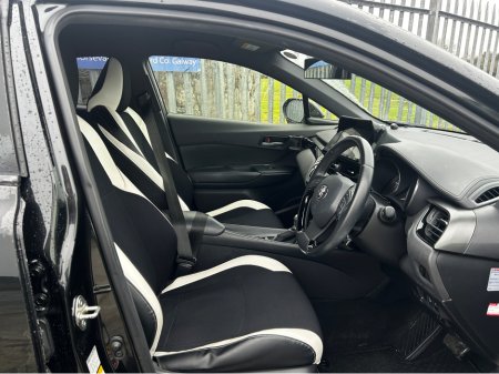 2019 Toyota C-HR Self Charging Hybrid €18,995 thumbnail