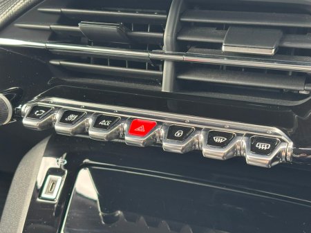 2021 Peugeot 2008 - thumbnail 28