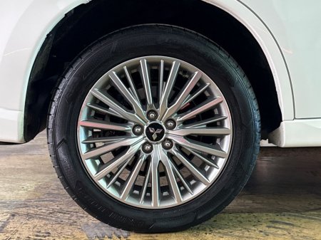 2019 Mitsubishi Outlander 2.4 AUTOMATIC HYBRID - ALLOY WHEELS - ELECTRIC SEATS - HEATED SEATS - HEATED STEERING WHEEL - HEATING / AC CONTROLS - REVERSE CAMERA - MULTI FUNCTION €21,950 thumbnail