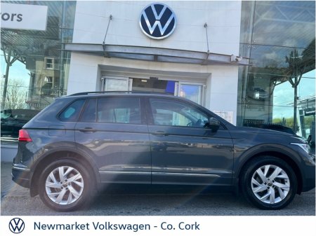 2024 Volkswagen Tiguan - view 4