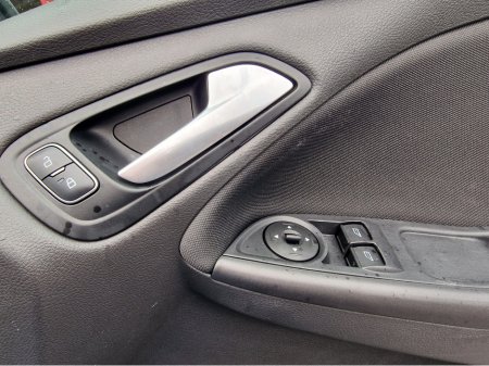 2015 Ford Focus - thumbnail 19