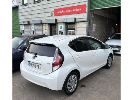 2015 Toyota Aqua - view 2