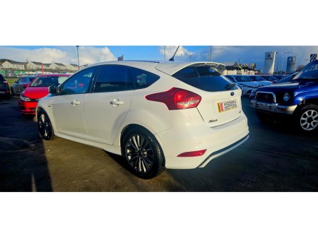 2018 Ford Focus - thumbnail 12