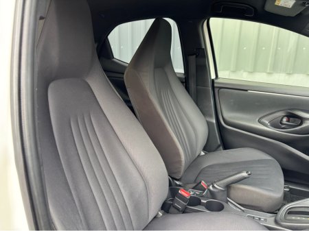 2021 Toyota Yaris - thumbnail 7