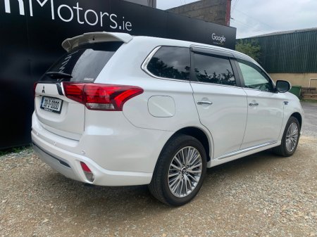 2020 Mitsubishi Outlander 2.4 PHEV 4WD AUTO // 2 YEARS NCT // LOW MILEAGE // STUNNING EXAMPLE // HALF LEATHER / ALCANTARA SEATS, REVERSE CAMERA AND ELECTRIC TAILGATE // €24,940