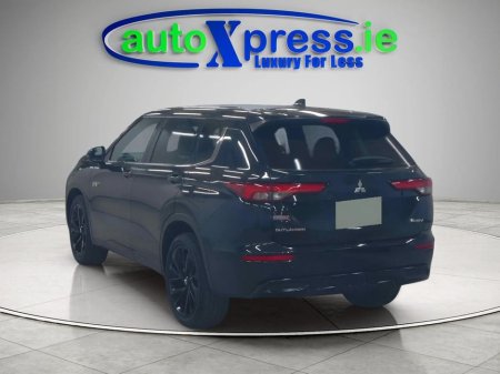 2023 Mitsubishi Outlander PHEV 4WD BLACK EDITION, Low mileage, Reversing camera thumbnail