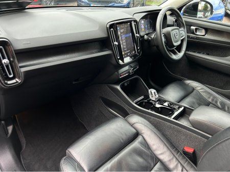 2023 Volvo XC40 - thumbnail 9