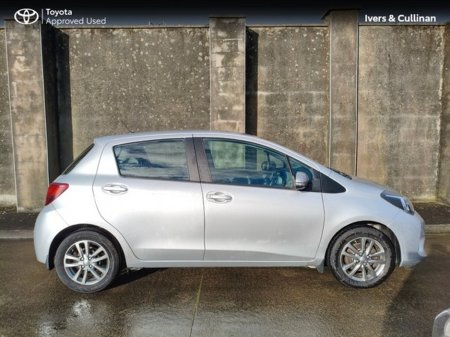 2017 Toyota Yaris YARIS 1.0 5DR LUNA thumbnail