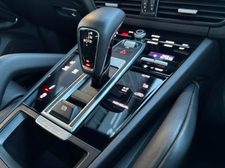 2022 Porsche Cayenne Coupe 3.0 V6 e-hybrid €73,995 thumbnail