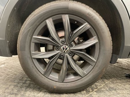 2024 Volkswagen Tiguan - thumbnail 5