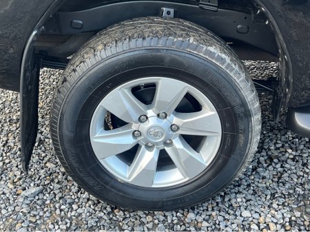 2021 Toyota Hilux D-4D 4WD DCB MAUAL €29,212 thumbnail