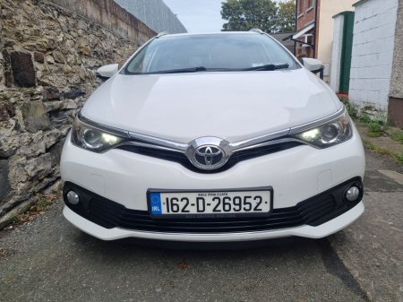 2016 Toyota Auris 1.6 D-4D (112) Luna €8,950