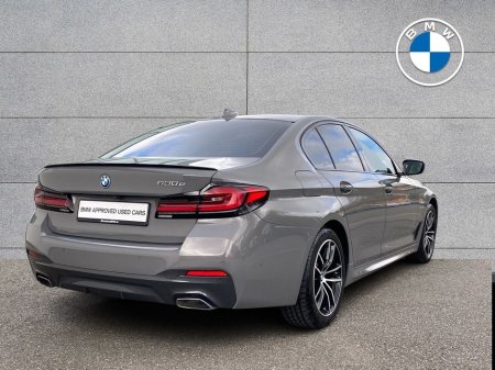 2022 BMW 5 Series - photo 2