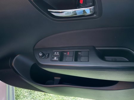 2014 Suzuki Swift - thumbnail 18