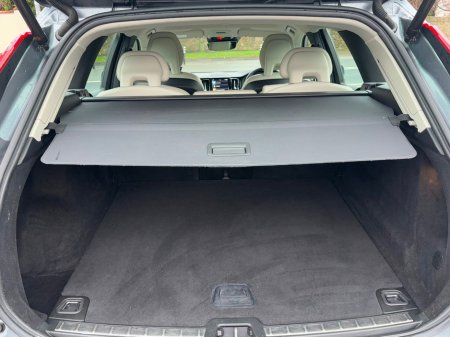 2018 Volvo XC60 - thumbnail 19