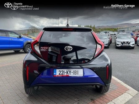 2022 Toyota Aygo X 1.0 DESIGN BITONE €16,450 thumbnail