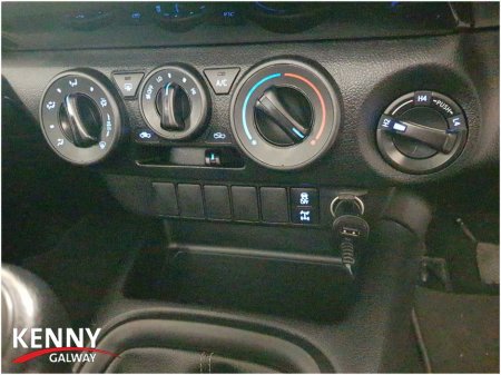 2022 Toyota Hilux 2.4 DLX SINGLE CAB 2DR €31,990 thumbnail