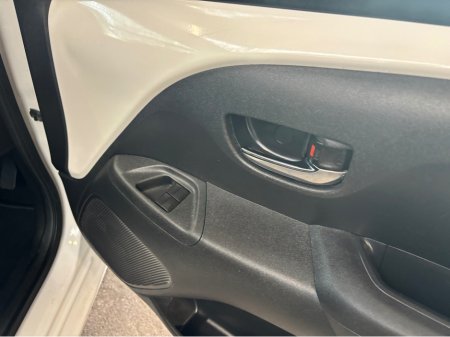 2020 Toyota Aygo 1.0 XPLAY SPHONE 4DR €9,750 thumbnail