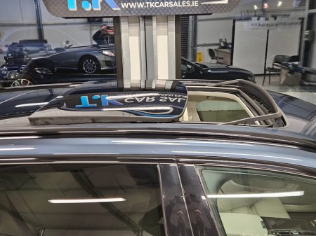 2022 Volvo V60 PHEV T8 (455hp) Ultimate Dark AWD €27,950 thumbnail