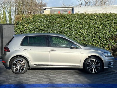 2020 Volkswagen Golf 2.0 TDI * HUGE SPEC * // 360 PARKING SENSORS // APPLE CARPLAY/ANDROID AUTO // HEADS-UP DISPLAY €21,900 thumbnail