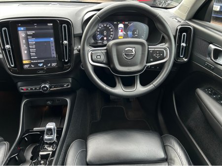 2023 Volvo XC40 - thumbnail 8