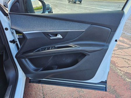 2018 Peugeot 5008 - thumbnail 10