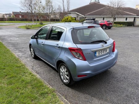2012 Toyota Yaris - thumbnail 6