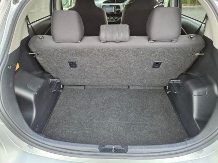 2019 Toyota Vitz - thumbnail 14